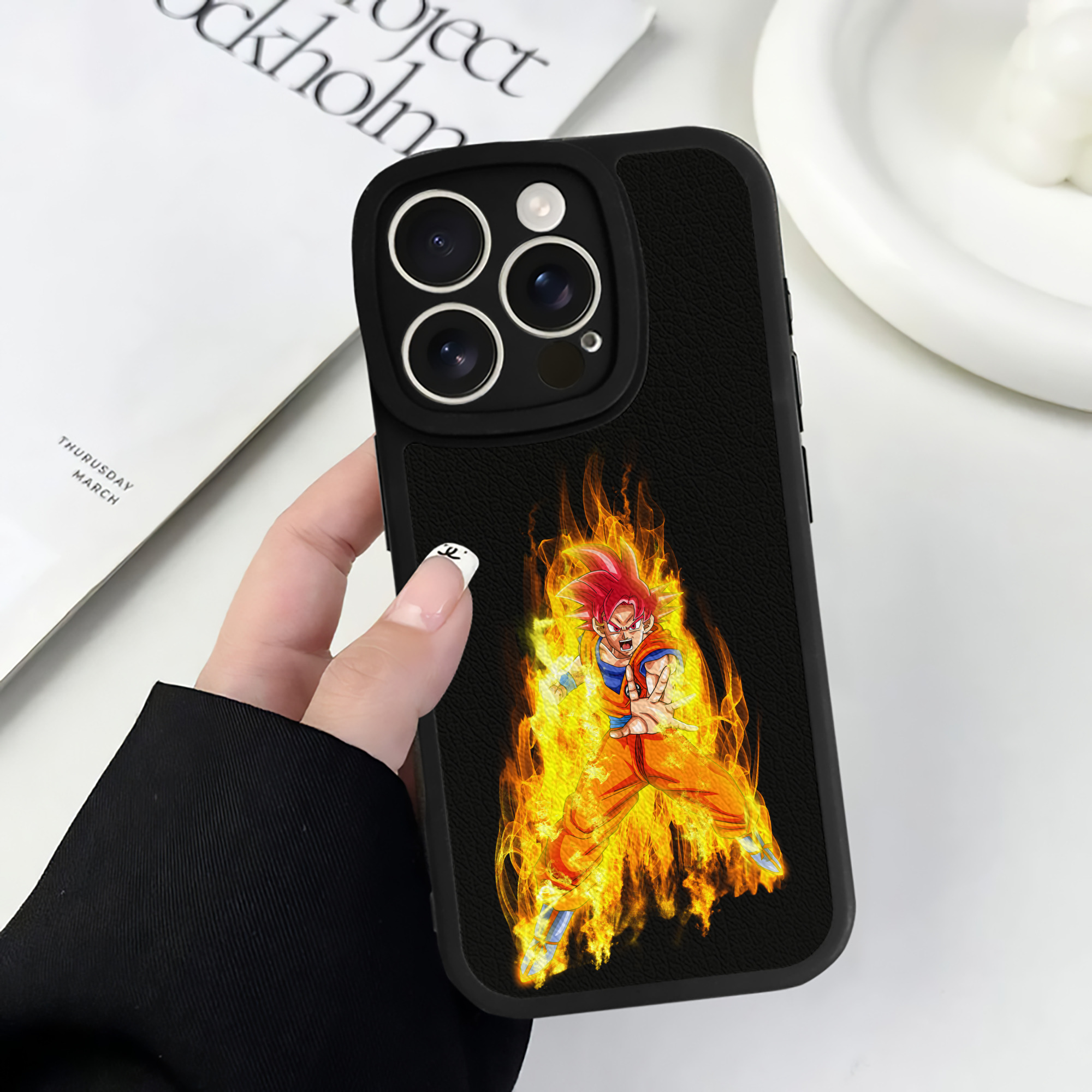 （画像用） ドラゴンボール 孫悟空（そん ごくう）Son Goku カカロット DRAGON BALL Kakarotto 【iPhone 16シリーズ対応】シリコンスマホケース（レザー調） 材質：シリコン